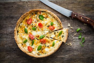 Paj med räkor och fetaost