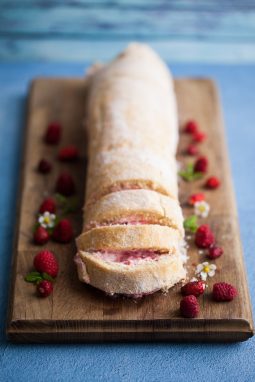 rulltårta med hallon