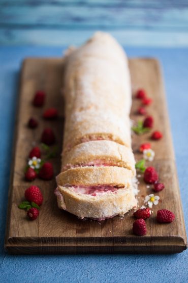 rulltårta med hallon