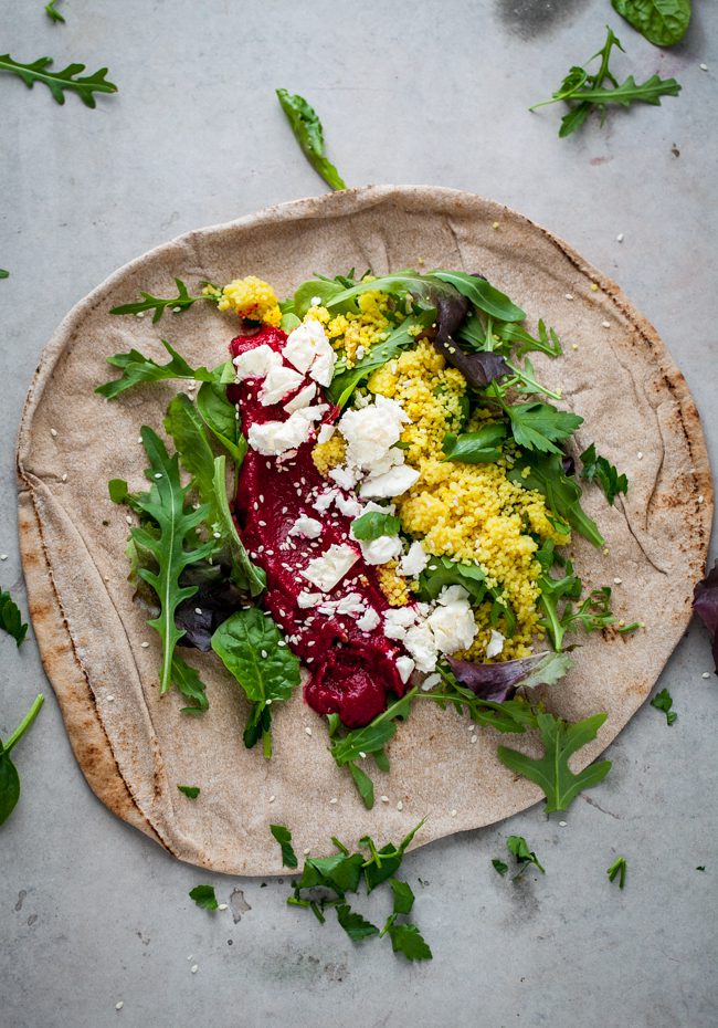 vegetarisk wrap med rödbetshummus