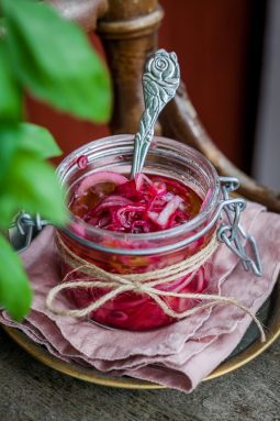 picklad rödlök snabbinlagd rödlök