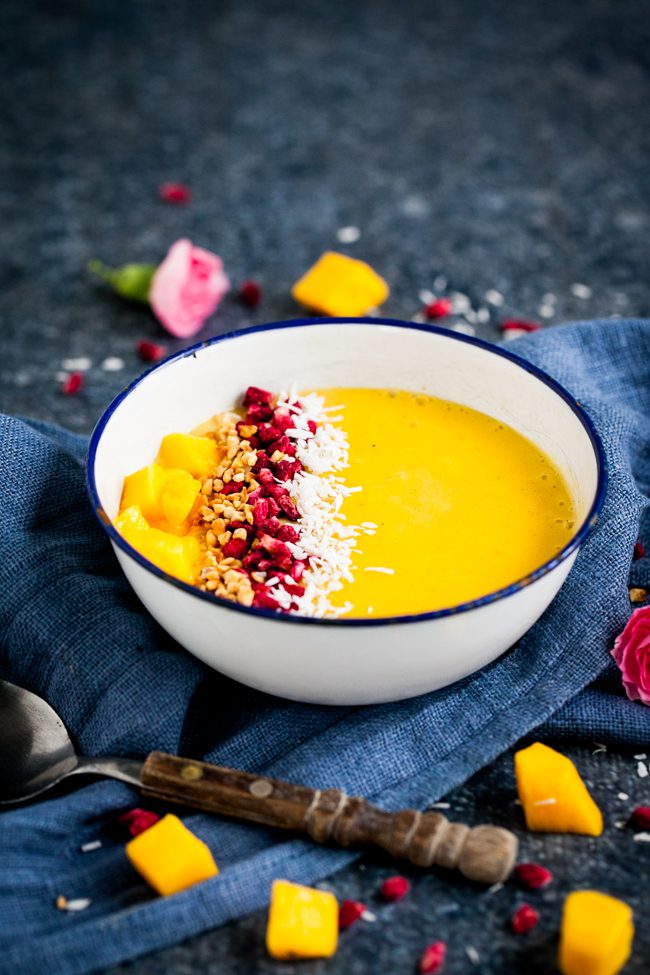 smoothie bowl med mango