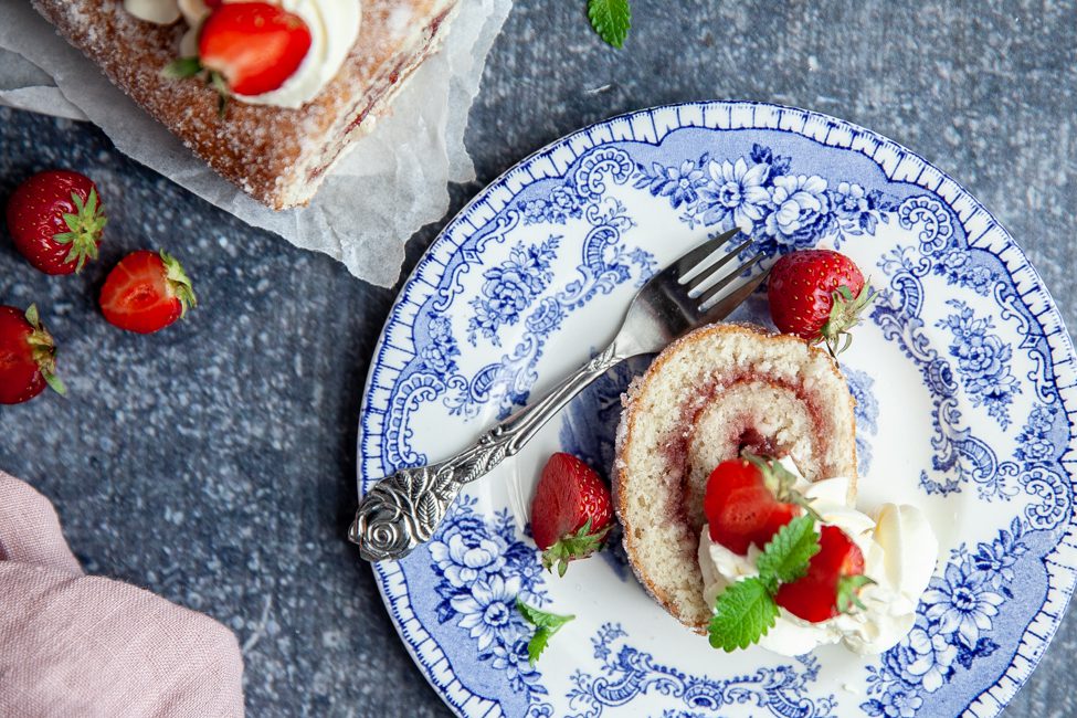 recept, jordgubbsrulltårta, klassisk rulltårta