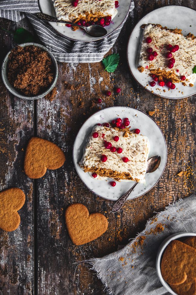 krämig pepparkaksglass dansukker, pepparkakor, jul glass