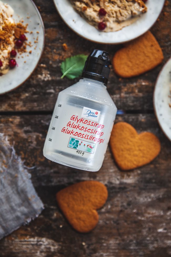 krämig pepparkaksglass dansukker, pepparkakor, jul glass