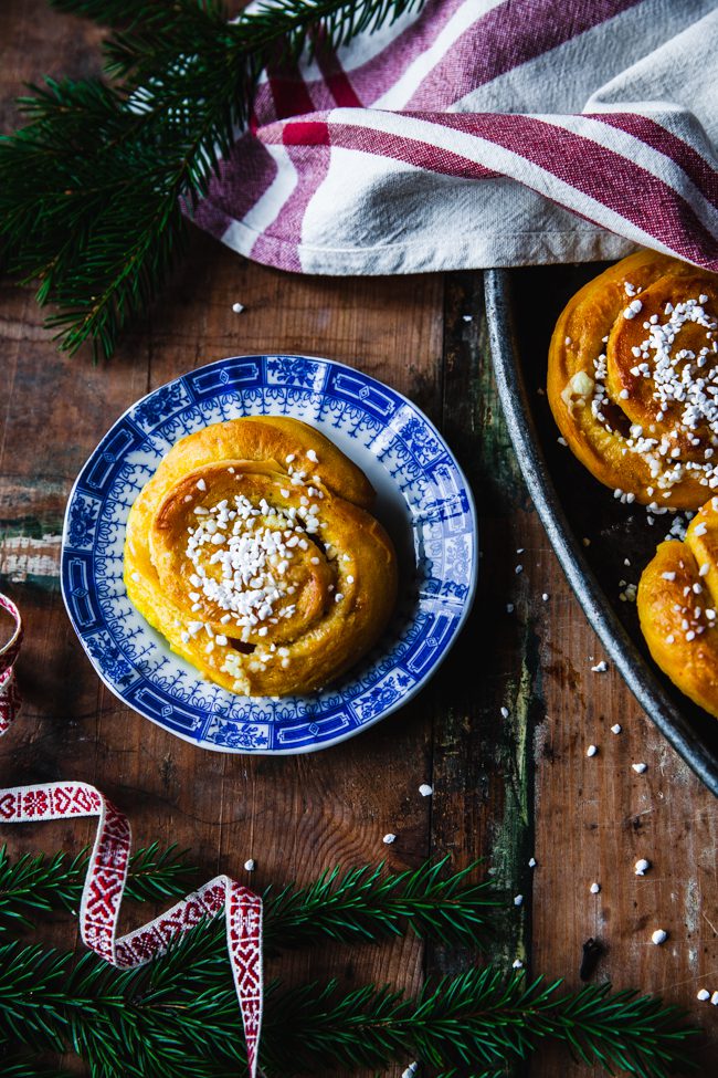 saffransbullar med vit choklad, saffransbröd, lussekatt
