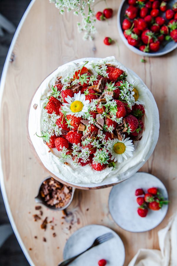 midsommartarta, tårta, daimtårta, 