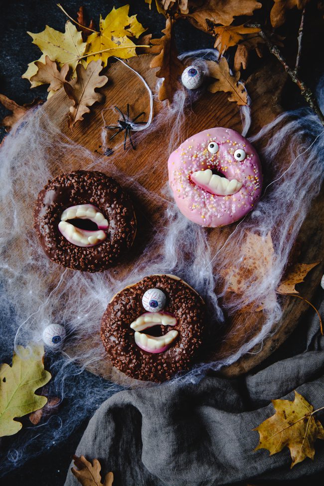 fika, halloween, munk. halloweenpyssel