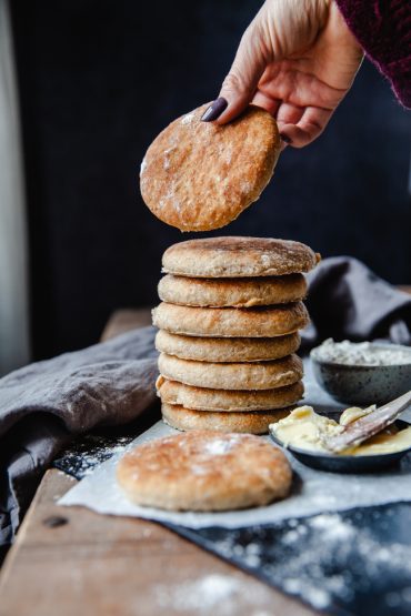 baka med baljväxter, bröd, tekakor