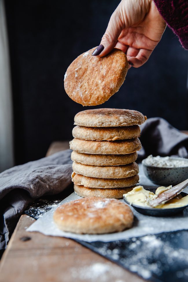 baka med baljväxter, bröd, tekakor
