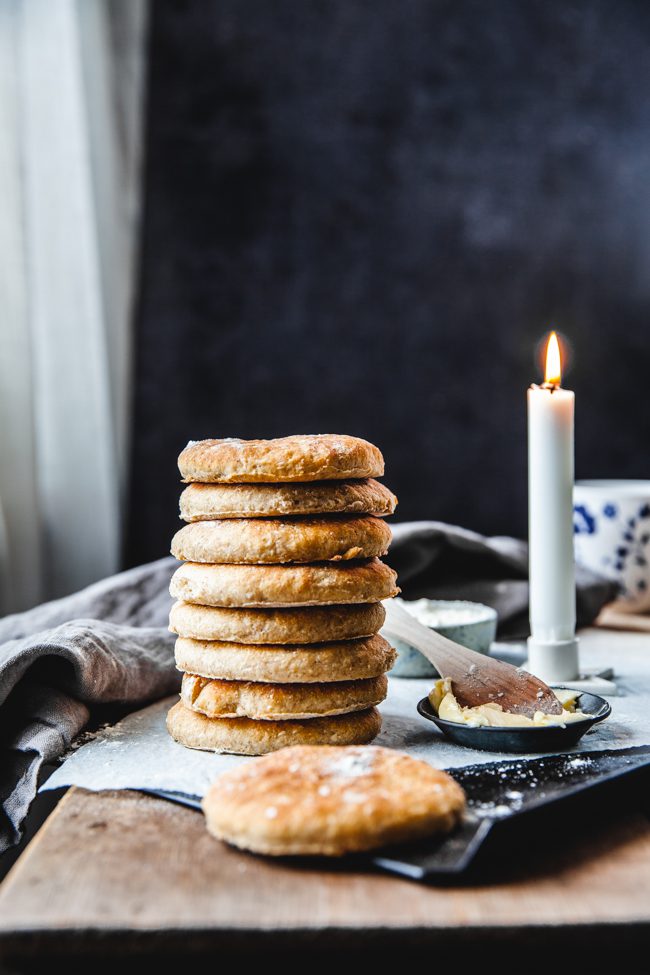 baka med baljväxter, bröd, tekakor