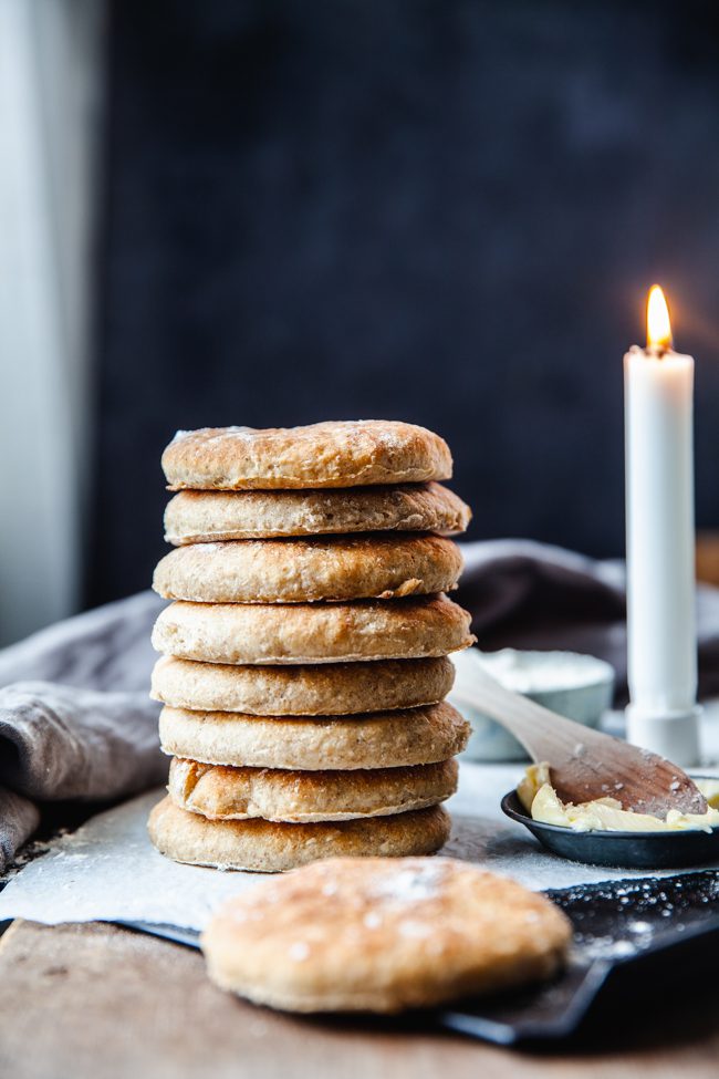 baka med baljväxter, bröd, tekakor