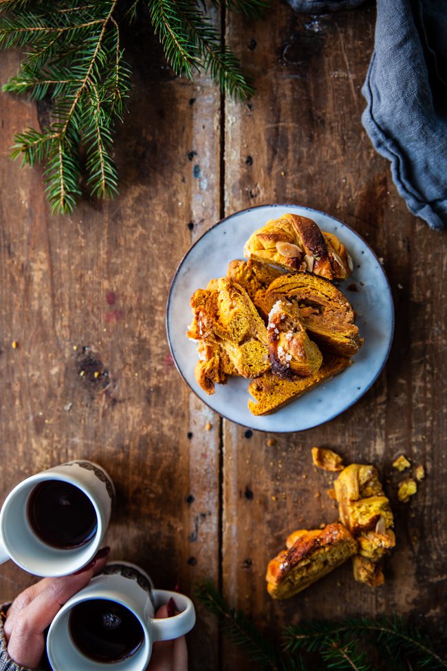 skorpor på torrt bröd