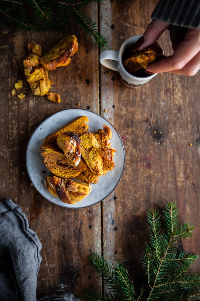 skorpor på torrt bröd