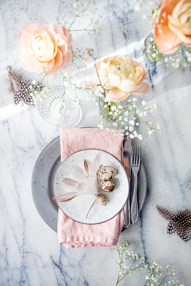 påskdukning, duka i påsk, ranunkel 