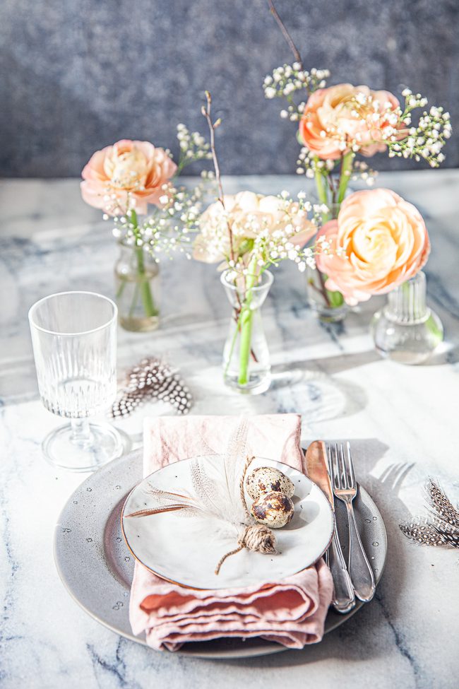 påskdukning, duka i påsk, ranunkel 