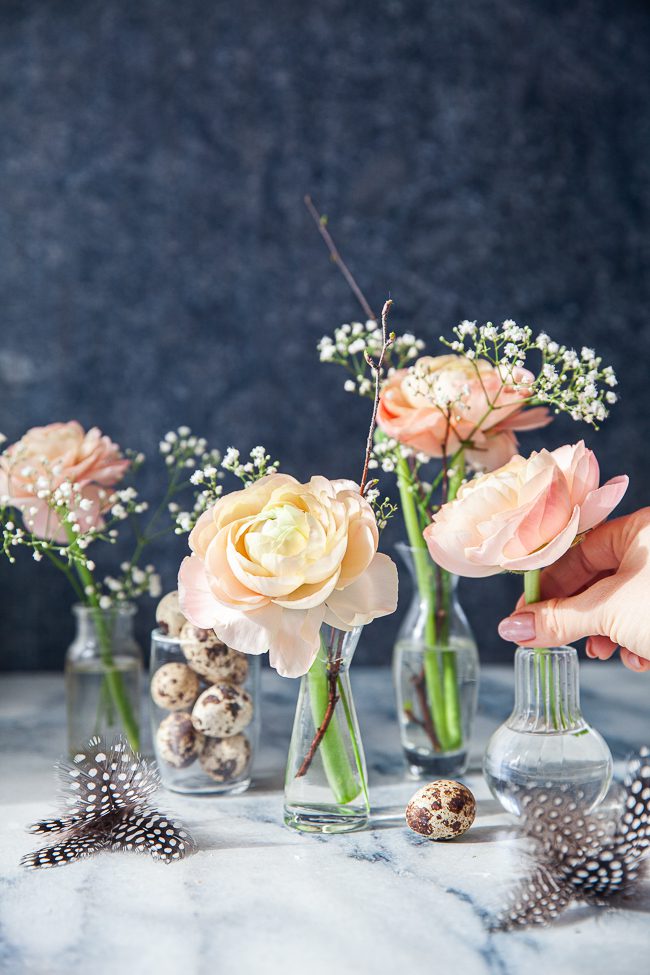 påskdukning, duka i påsk, ranunkel 