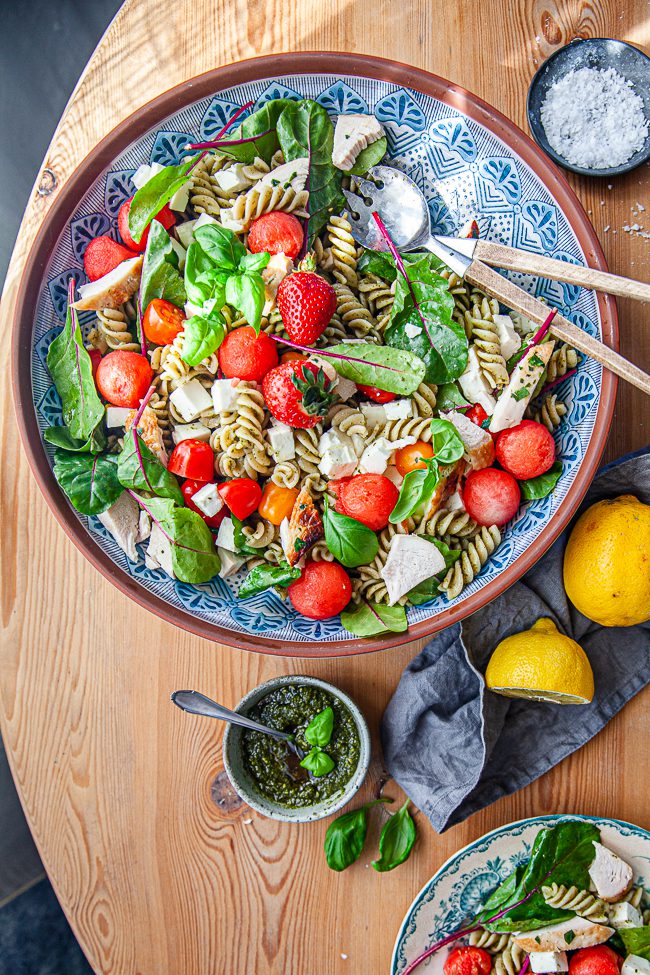 Pastasallad med pesto och kyckling