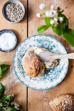 Kalljästa frallor med solrosfrön 3