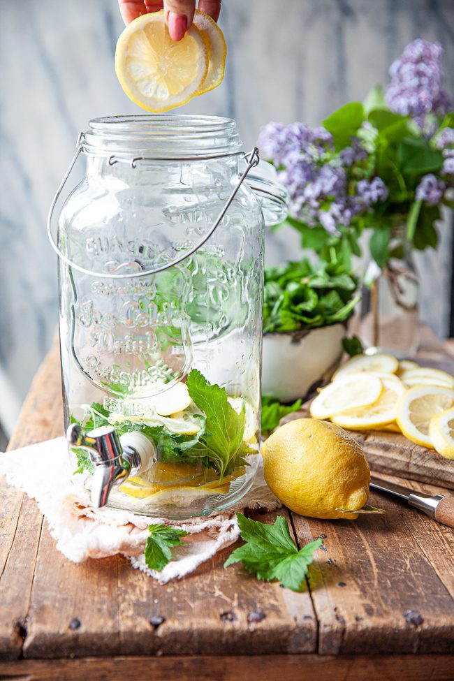 svartvinbärsbladssaft, saft på svartavinbärsblad, saft