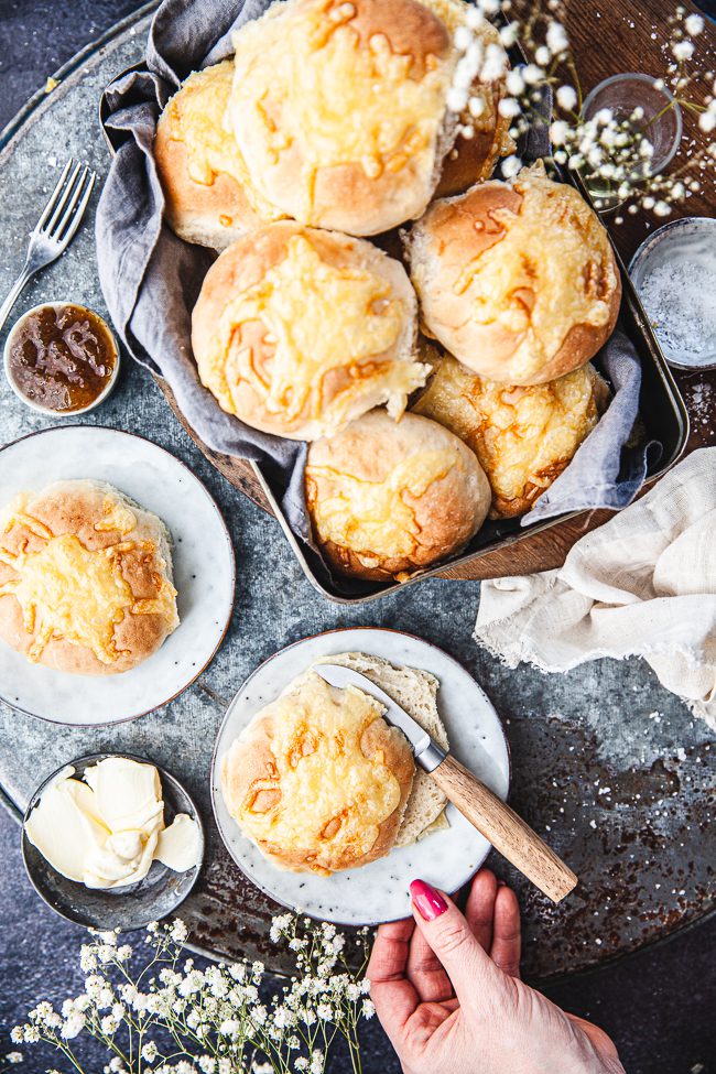 Ostfrallor, ostbullar, ostbröd,