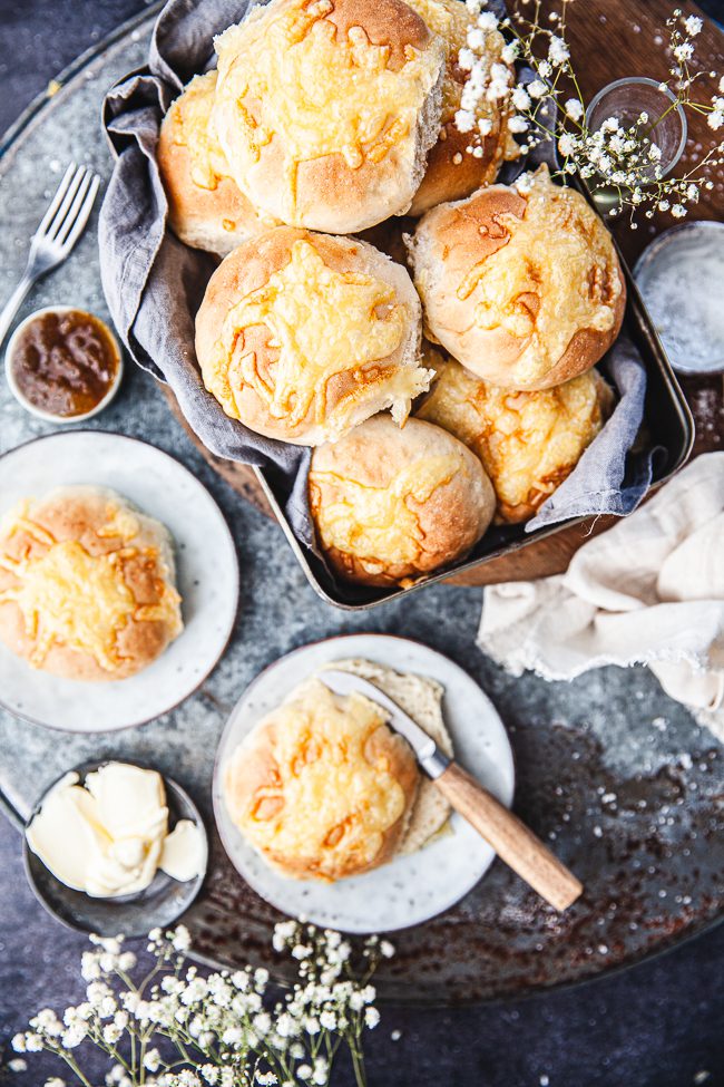 Ostfrallor, ostbullar, ostbröd, 