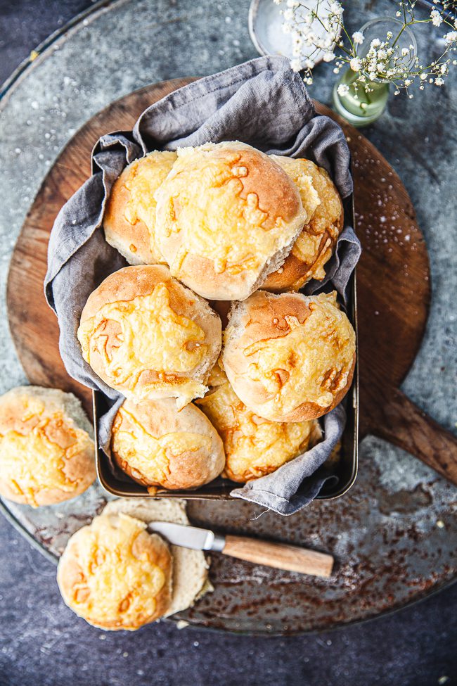 Ostfrallor, ostbullar, ostbröd, 