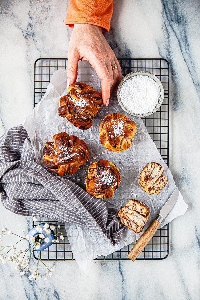 kanelbulle, kanelbullar, flätade kanelbullar