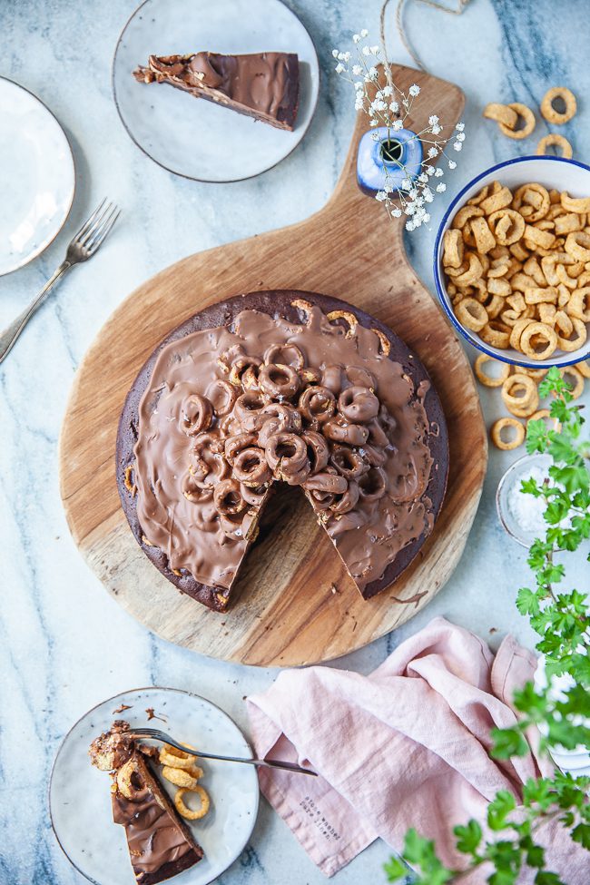 kladdkaka, jordnötsringar, choklad