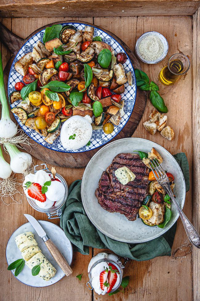 Entrecote, panzanella, salviasmör, valborg, jordgubbsswish. villa puccini