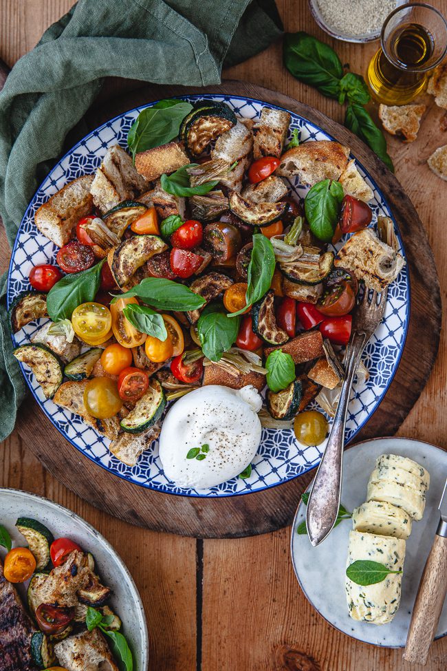 Entrecote, panzanella, salviasmör, valborg, jordgubbsswish. villa puccini