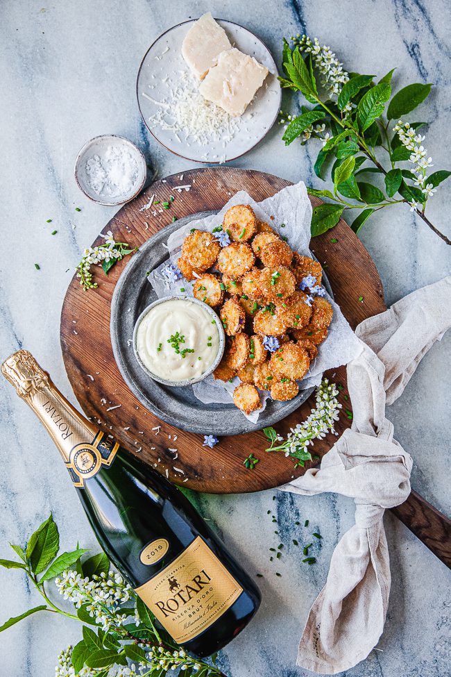 friterad zucchini med parmesan och tryffeldipp