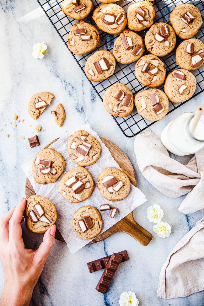 Barnsligt goda cookies med Kinder choklad