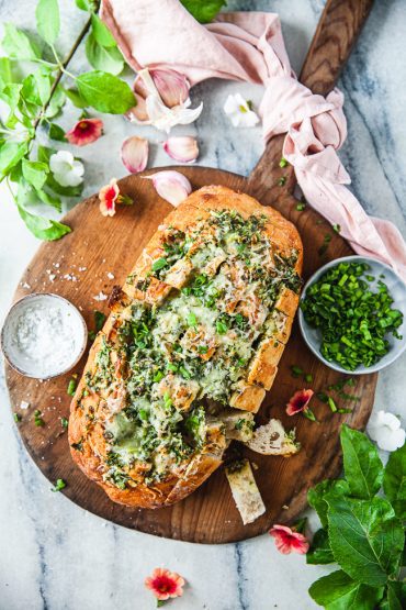 ostbröd, fyllt bröd, vitlöksbröd