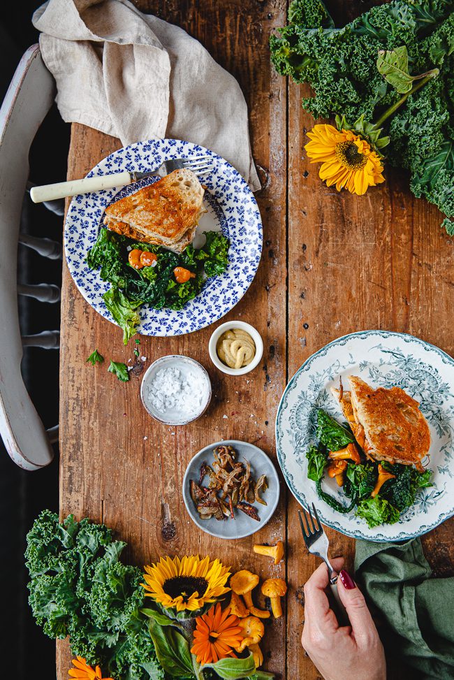 toast, kantareller, kantarellsmörgås