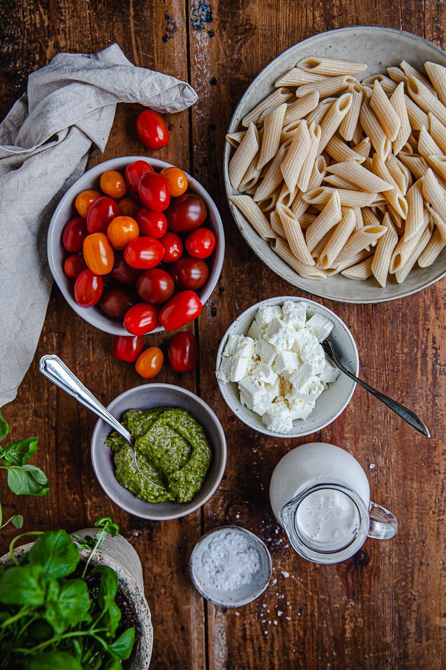 Pestopasta med fetaost, pestopasta med kyckling, vegetarisk pestopasta