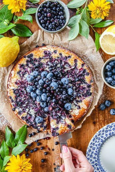 kladdkaka, vir chokladkladdkaka, blåbärskladdkaka