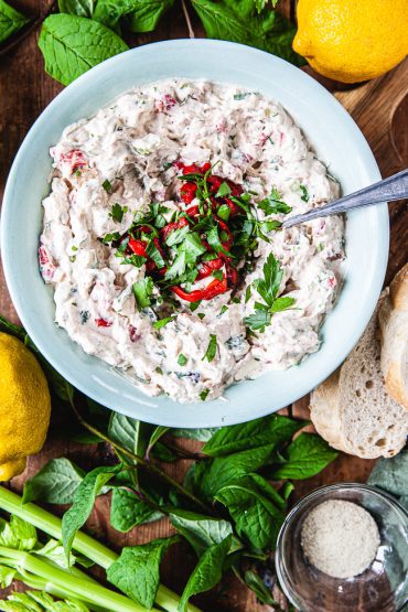 krämig kycklingröra, baguette, bakad potatis