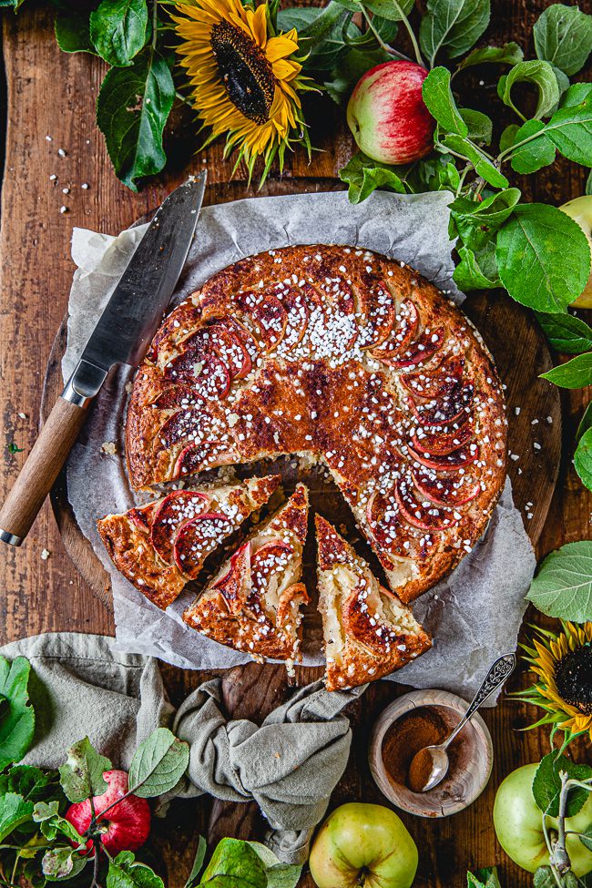 kanelbullesockerkaka, sockerkaka med äpple, fika, baka, baka med äpple
