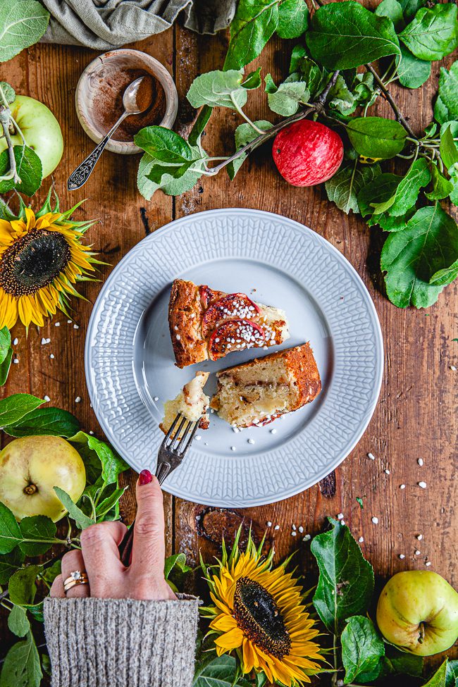kanelbullesockerkaka, sockerkaka med äpple, fika, baka, baka med äpple
