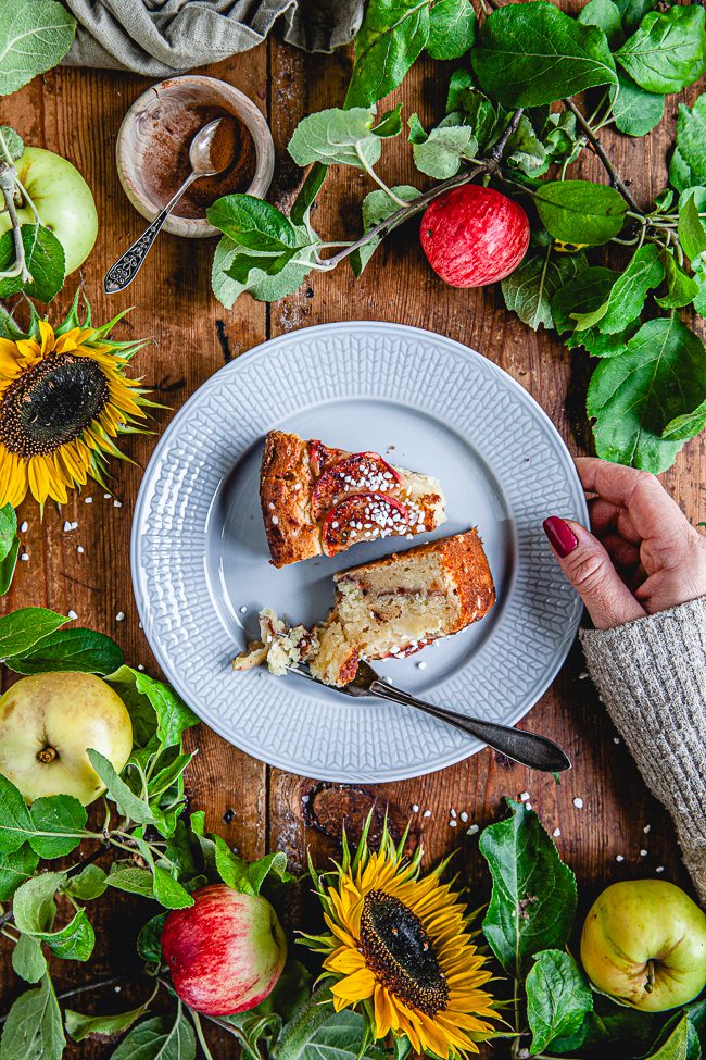 kanelbullesockerkaka, sockerkaka med äpple, fika, baka, baka med äpple