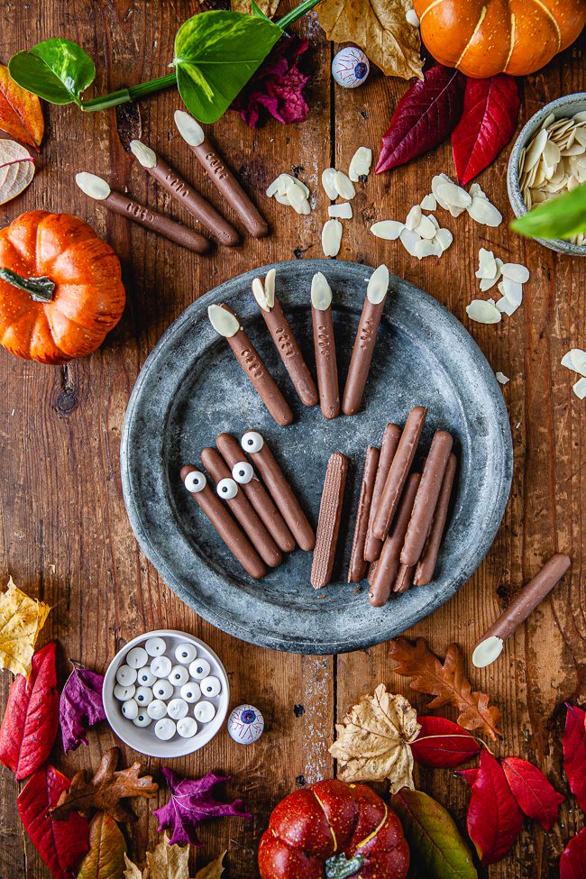 chokladfingrar, läskiga fingrar, chokladfingrar med mandelspån, halloween