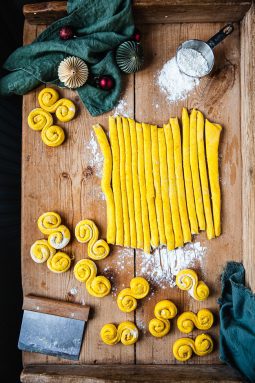 saffransbbullar, saffransbröd, lussebullar, saffranskrans, fyllda lussebullar, fyllt saffransbröd