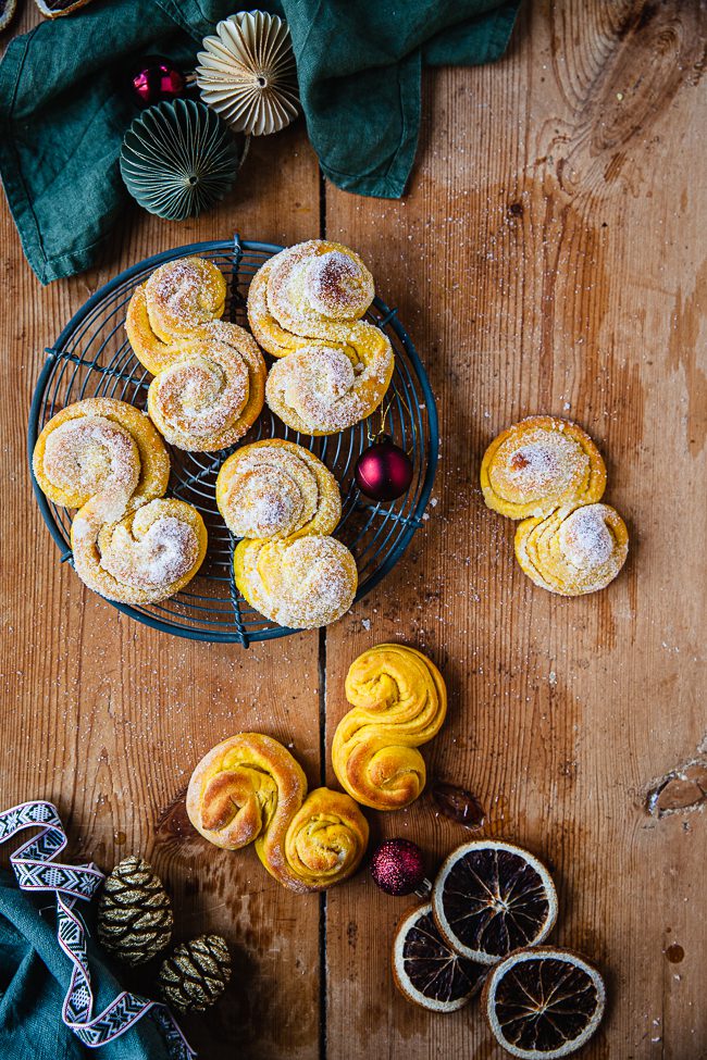 saffransbbullar, saffransbröd, lussebullar, saffranskrans, fyllda lussebullar, fyllt saffransbröd