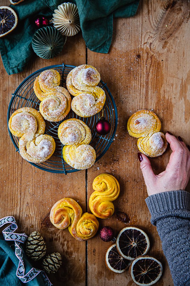 saffransbbullar, saffransbröd, lussebullar, saffranskrans, fyllda lussebullar, fyllt saffransbröd
