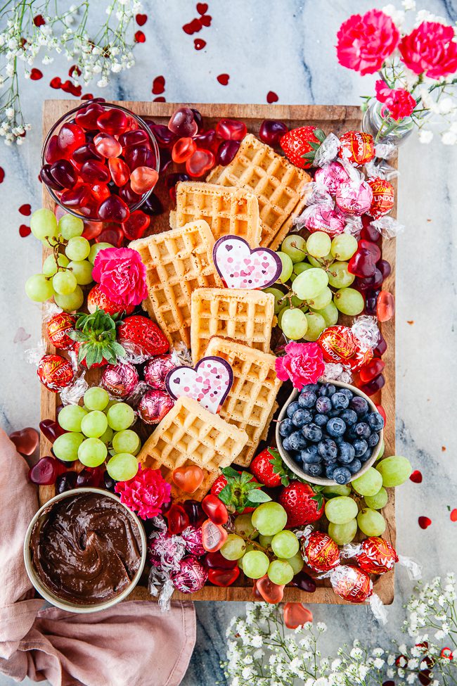 valentines day board, alla hjärtans dag bricka, fruktfat, vafflor