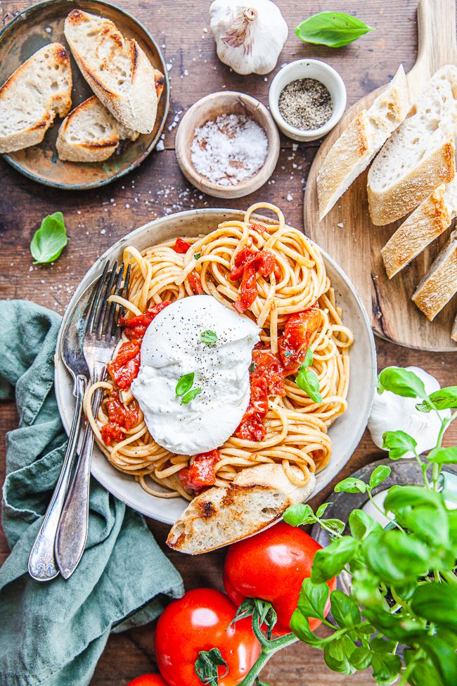pasta, burrata, pasta med pastasås