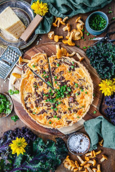 kantarellpaj, paj med kantareller, ostpaj, paj, kräftskiva