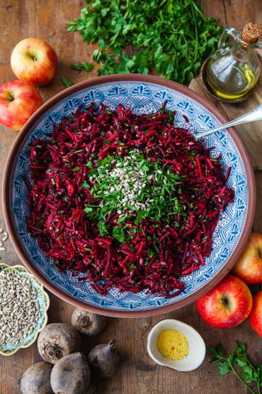 Riven rödbetssallad med äpple