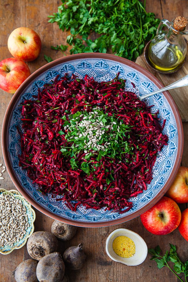 Riven rödbetssallad med äpple